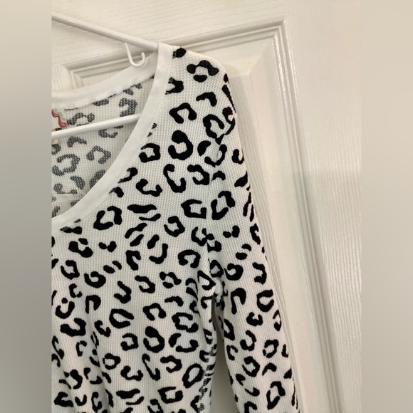 OP Black & White Leopard Thermal Top - Picture 5 of 10